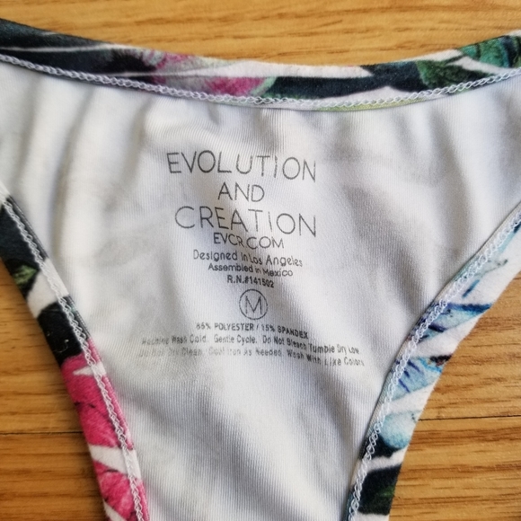 Evolution and Creation racer back top floral - Picture 3 of 8